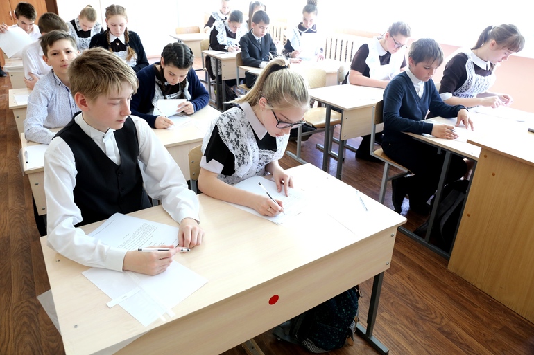 Пишут сочинение