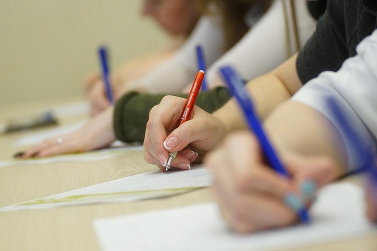 Как вы понимаете выражение маленький человек