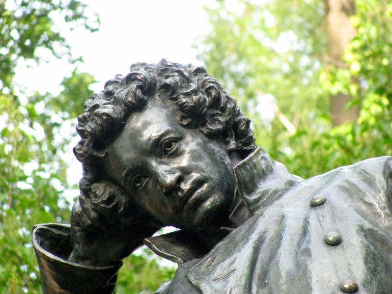 Анализ стихотворения я памятник себе воздвиг нерукотворный пушкин