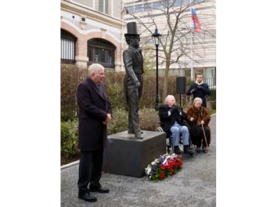 В Париже открыли памятник великому русскому поэту Александру Пушкину