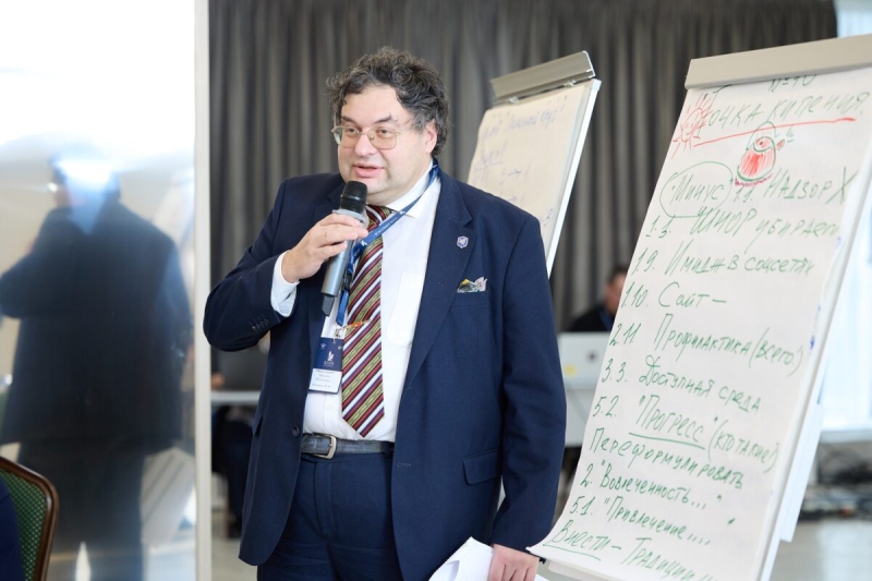 Здесь слышен голос директора